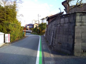 宇部市大字西岐波、土地の前面道路を含む現地写真画像です