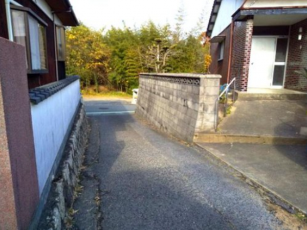 宇部市大字西岐波、土地の前面道路を含む現地写真画像です