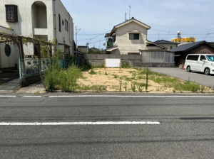 宇部市昭和町、土地の前面道路を含む現地写真画像です