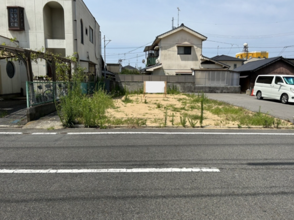 宇部市昭和町、土地の前面道路を含む現地写真画像です