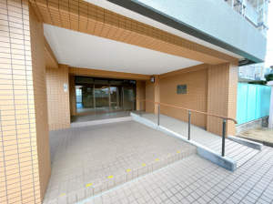 宇部市文京町、マンションのエントランス画像です