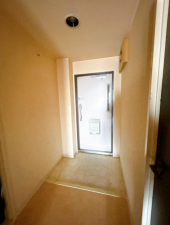 宇部市文京町、マンションの玄関画像です