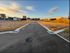 山陽小野田市くし山、土地の前面道路を含む現地写真画像です