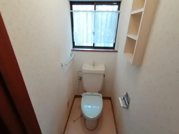 山陽小野田市共和台、中古一戸建てのトイレ画像です