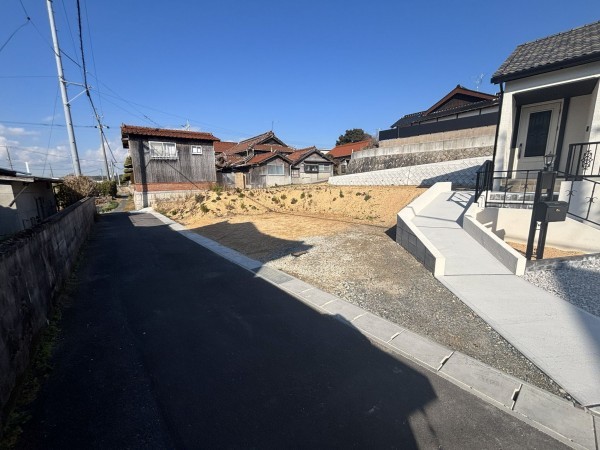 山陽小野田市くし山、土地の前面道路を含む現地写真画像です