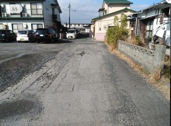 宇部市東藤曲、土地の前面道路を含む現地写真画像です
