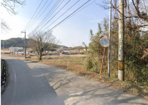 宇部市大字上宇部、土地の前面道路を含む現地写真画像です