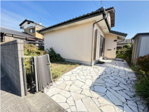 宇部市開、中古一戸建ての外観画像です