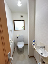 宇部市開、中古一戸建てのトイレ画像です