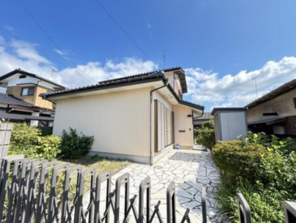 宇部市開、中古一戸建ての外観画像です