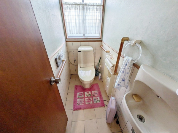 宇部市大字際波、中古一戸建てのトイレ画像です