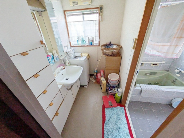 宇部市大字際波、中古一戸建ての洗面画像です