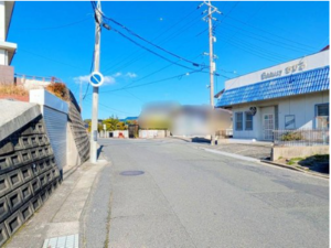 宇部市東平原、土地の前面道路を含む現地写真画像です