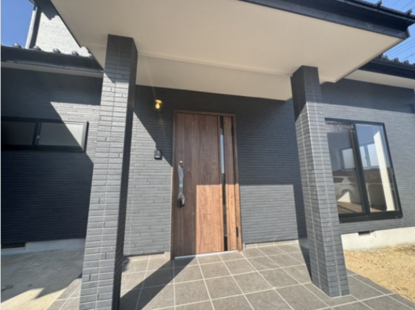 山陽小野田市大字小野田、中古一戸建ての玄関画像です