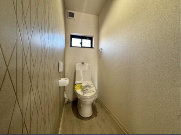 山陽小野田市大字小野田、中古一戸建てのトイレ画像です