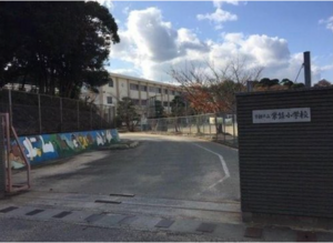 宇部市大字西岐波、土地の小学校画像です