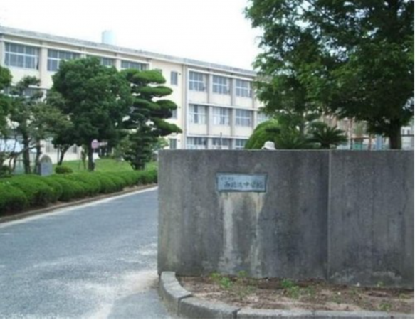 宇部市大字西岐波、土地の中学校画像です