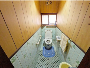宇部市大字妻崎開作、中古一戸建てのトイレ画像です