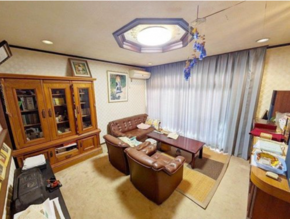 宇部市大字妻崎開作、中古一戸建ての居間画像です