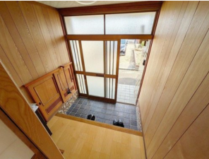 宇部市笹山町、中古一戸建ての玄関画像です