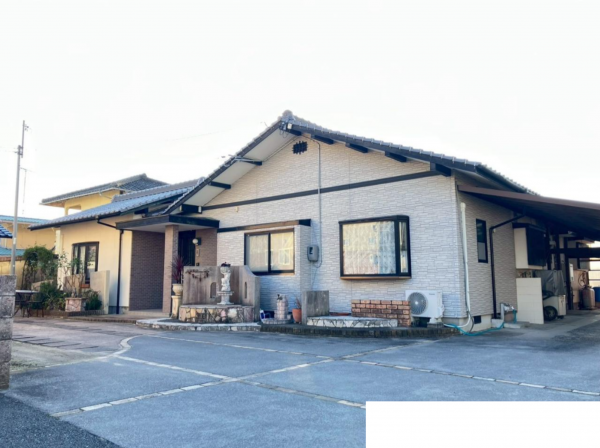 宇部市大字妻崎開作、中古一戸建ての外観画像です