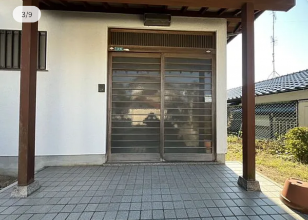 宇部市則貞、中古一戸建ての玄関画像です