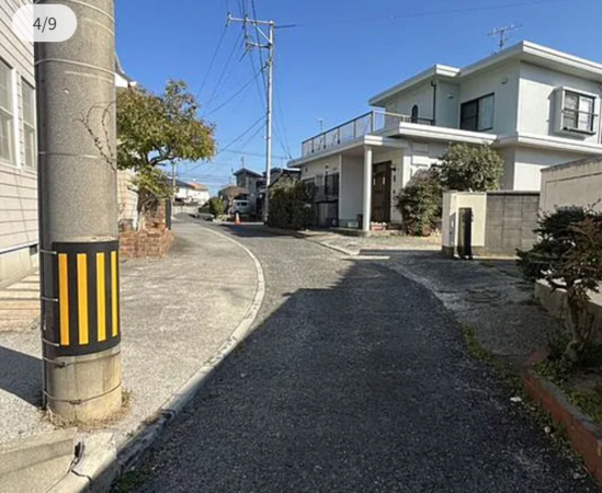 宇部市則貞、中古一戸建ての前面道路を含む現地写真画像です