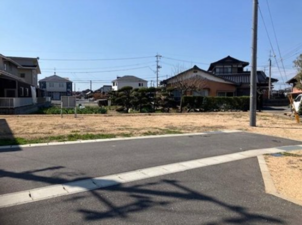 宇部市黒石北、土地の前面道路を含む現地写真画像です