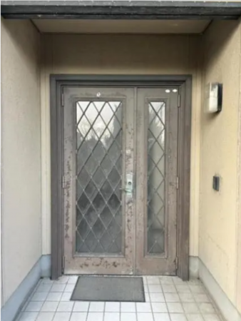 宇部市大字西岐波、中古一戸建ての玄関画像です