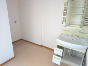 宇部市床波、中古一戸建ての洗面画像です