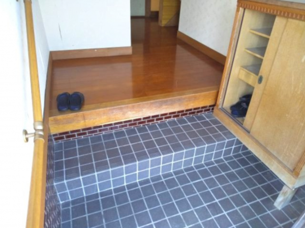 宇部市床波、中古一戸建ての玄関画像です