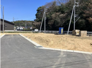 宇部市大字上宇部、新築一戸建ての前面道路を含む現地写真画像です