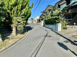 宇部市東平原、土地の前面道路を含む現地写真画像です