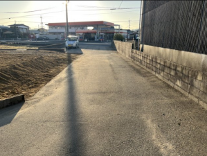 山陽小野田市日の出、土地の前面道路を含む現地写真画像です