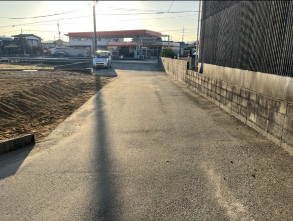 山陽小野田市日の出、土地の前面道路を含む現地写真画像です