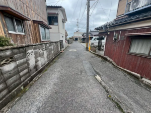宇部市五十目山町、土地の前面道路を含む現地写真画像です