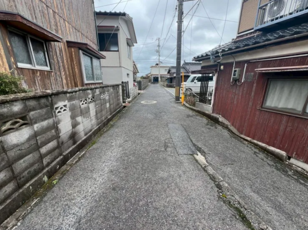 宇部市五十目山町、土地の前面道路を含む現地写真画像です