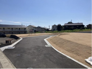 宇部市野中、土地の前面道路を含む現地写真画像です