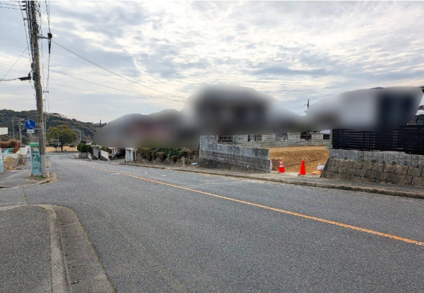 宇部市南小羽山町、土地の前面道路を含む現地写真画像です