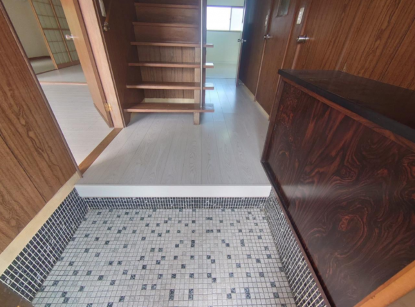 宇部市山門、中古一戸建ての玄関画像です