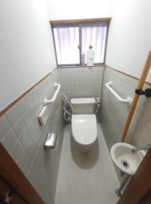 山陽小野田市大字山川、中古一戸建てのトイレ画像です