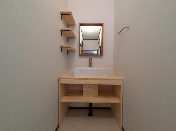 宇部市大字西岐波、中古一戸建ての洗面画像です