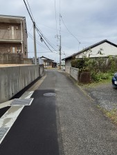 宇部市野中、土地の前面道路を含む現地写真画像です
