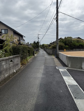 宇部市野中、土地の前面道路を含む現地写真画像です