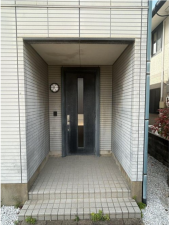 宇部市大字東岐波、中古一戸建ての玄関画像です