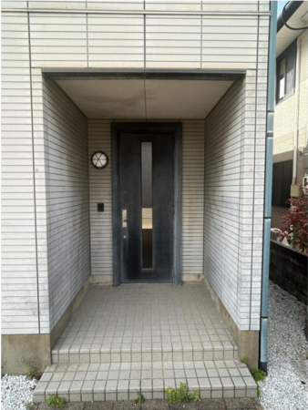 宇部市大字東岐波、中古一戸建ての玄関画像です