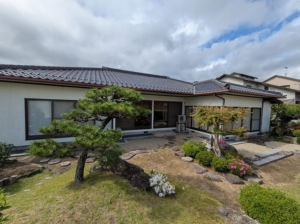 宇部市東小羽山町、中古一戸建ての外観画像です