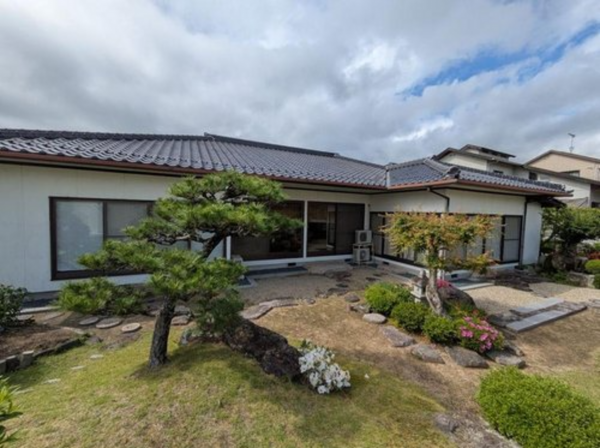 宇部市東小羽山町、中古一戸建ての外観画像です