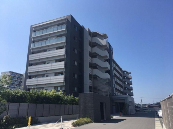 宇部市大字妻崎開作、マンションの外観画像です