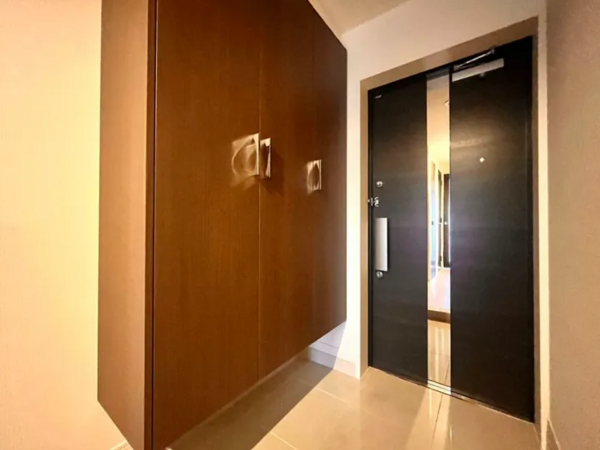 宇部市大字妻崎開作、マンションの玄関画像です